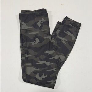NWOT Athleta Camo 7/8 Leggings - Size Medium